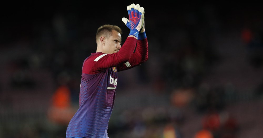 Ter Stegen, durante el calentamiento previo al Elche-Barça / EFE