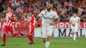 Karim Benzema celebrando uno de sus dos goles contra el Girona / EFE