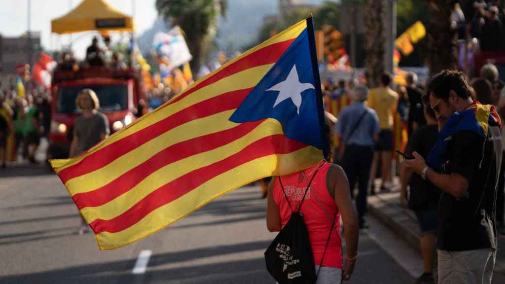 Una bandera independentista el día de la Diada, donde Feliu anunció una lista para competir con Junts en las próximas elecciones  / PAU VENTEO - EUROPA PRESS