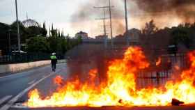 Imagen de disturbios provocados por independentistas en el paro patronal del 18 de octubre / EFE