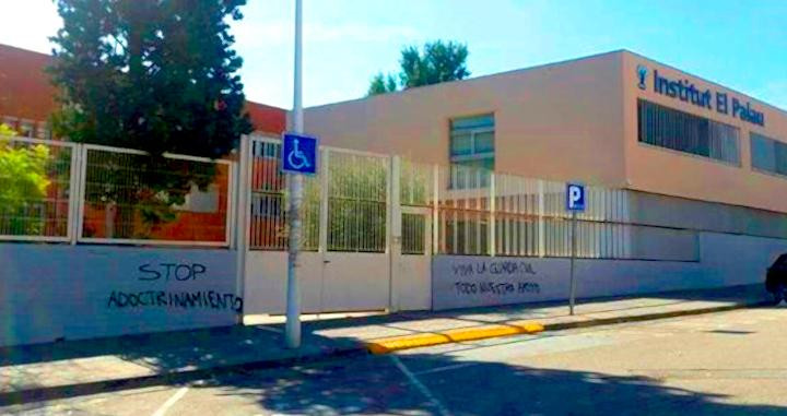 Pintadas en el instituto El Palau de Sant Andreu de la Barca / TV3
