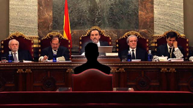 Un agente de las fuerzas de seguridad declarando en el juicio por el 1-O / FOTOMONTAJE DE CG