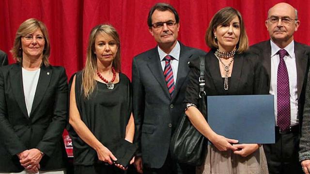 Roser Bach --segunda por la izquierda--, vocal del Consejo General del Poder Judicial (CGPJ), junto a Artur Mas y Miguel Ángel Gimeno, expresidente del TSJC (d) / CG