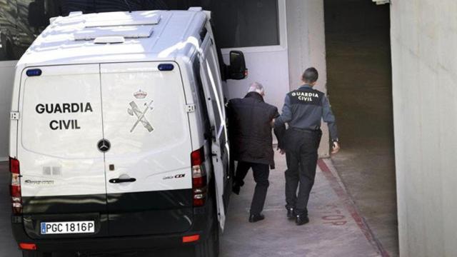 El tesorero de CDC, Andreu Viloca, a su llegaza al juzgado de El Vendrell.