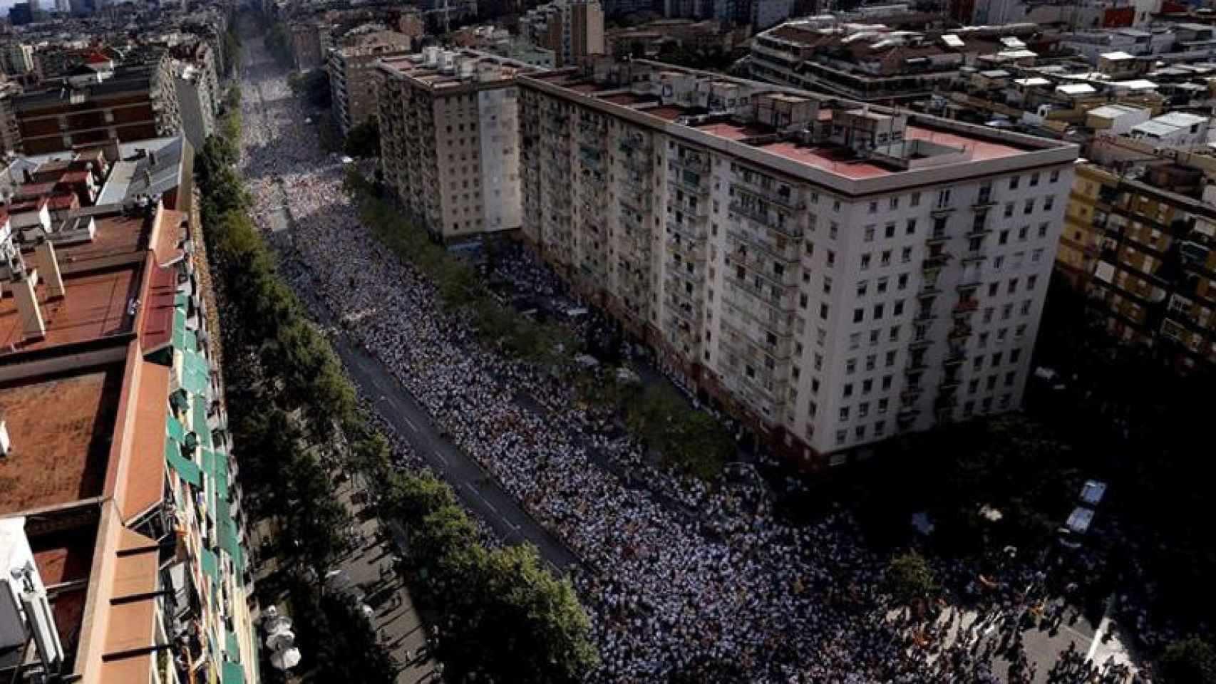 Imagen previa al inicio de la manifestación independentista de este viernes en Barcelona.
