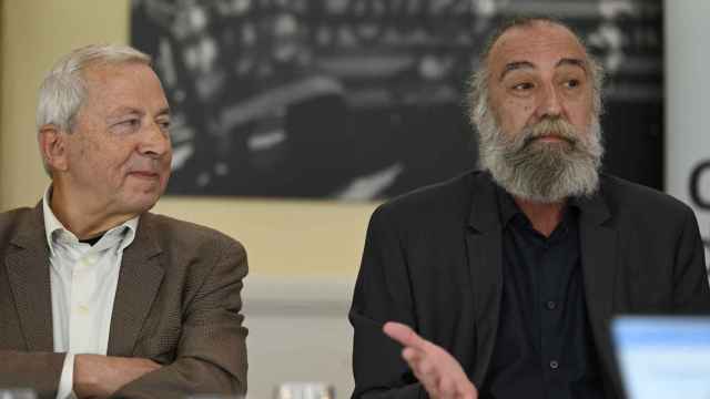 Vicente Ortún y Ricard Meneu, dos de los autores del nuevo libro del Cercle de Salut / TONI SANTISO