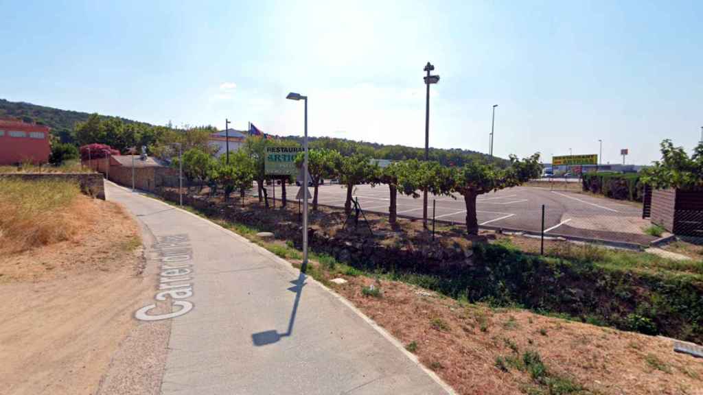 Aparcamiento del restaurante Artigas, en La Jonquera, el lugar donde los fugitivos estrellaron su coche y lo quemaron después / GOOGLE STREET VIEW