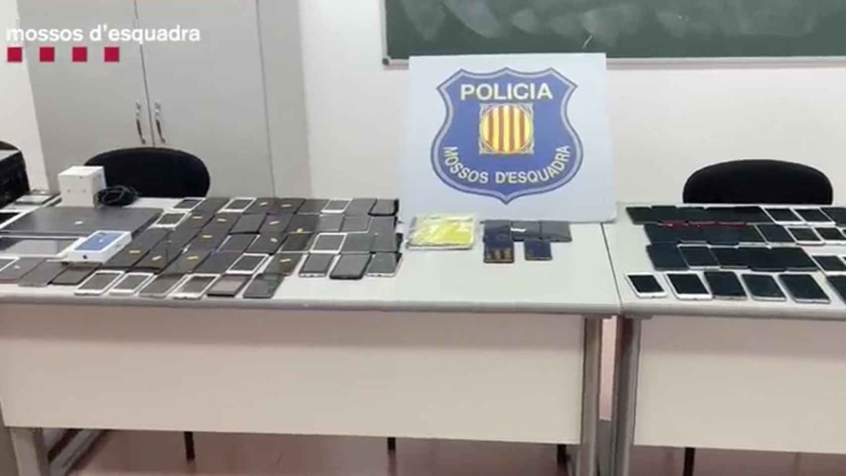 Los móviles robados intervenidos por los Mossos / MOSSOS