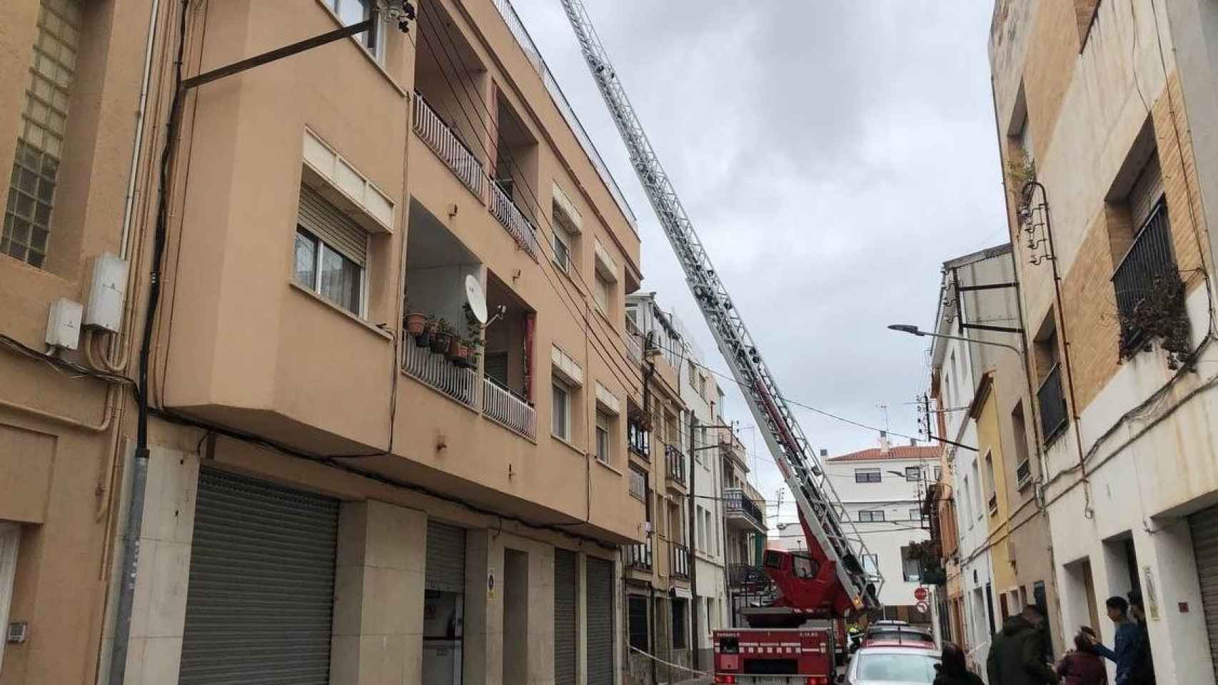 Incendio en una nave en Vilassar / BOMBERS