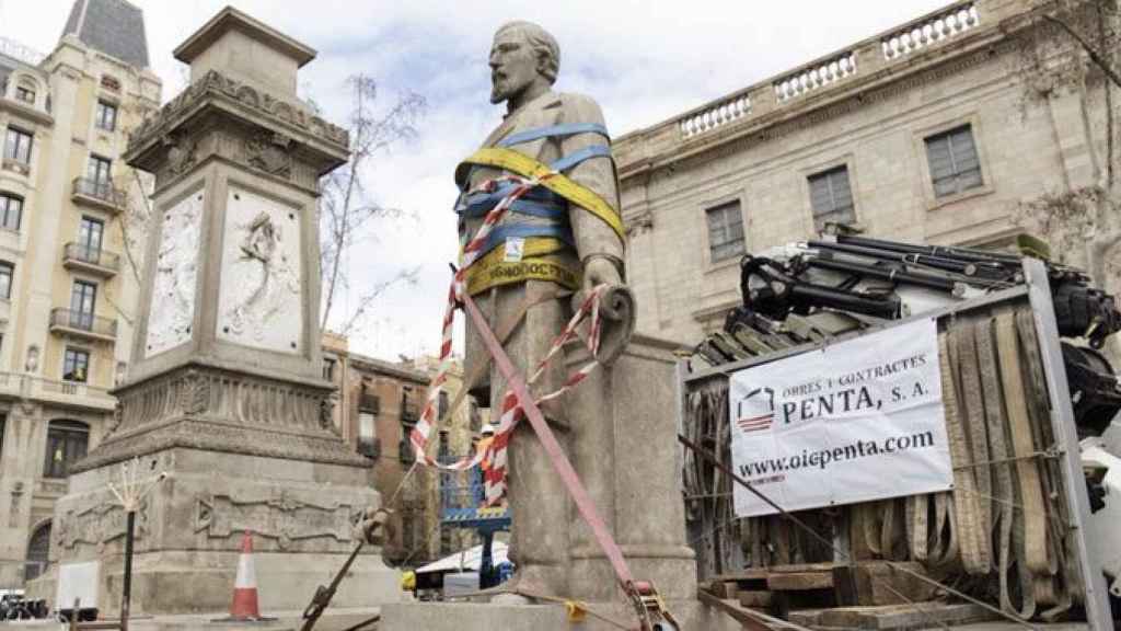 La estatua de Antonio López, Marqués de Comillas, ya desmontada para recalar en el Museo de Historia de Barcelona (MUHBA) / CG