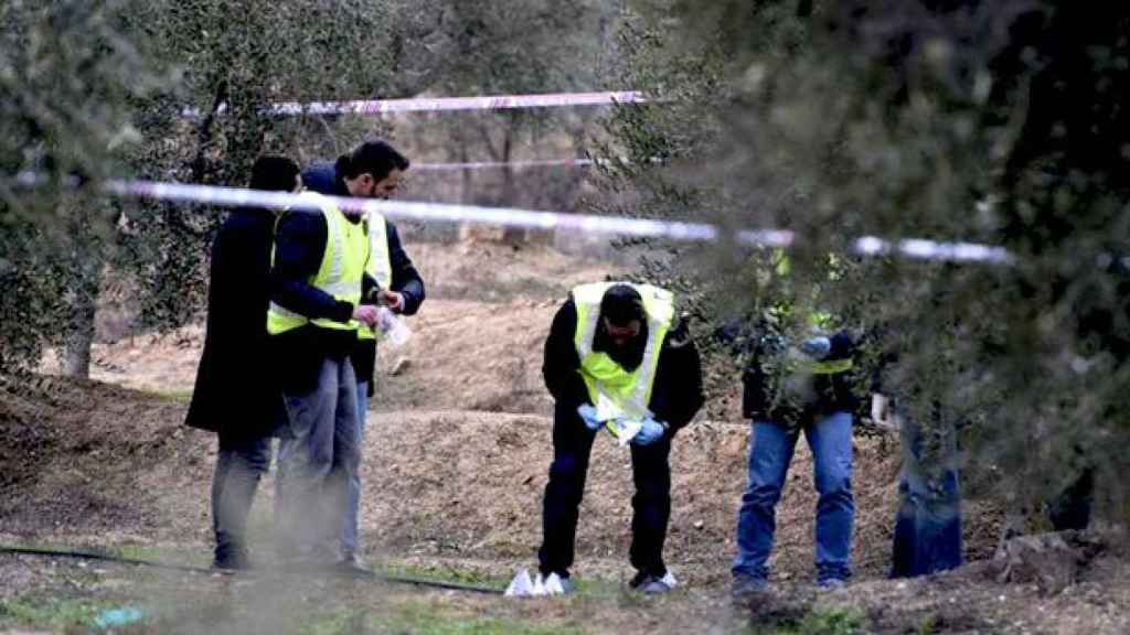 Efectivos de la Policía en el lugar donde un cazador ha matado a dos agentes rurales en el término de Aspa (Lleida) / EFE