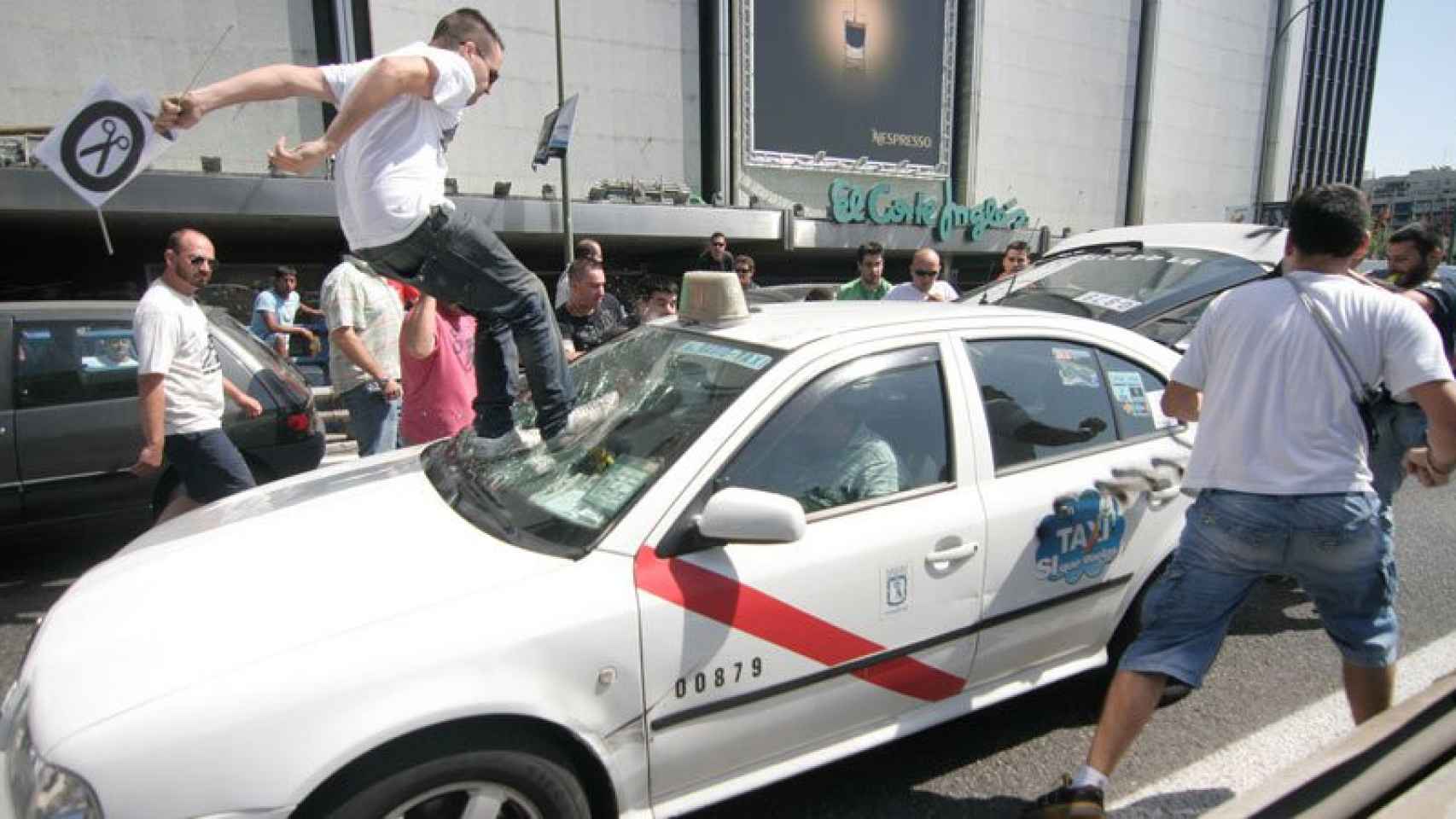 Los taxistas de Madrid ya protestaron el pasado 18 de febrero ante la CNMC.