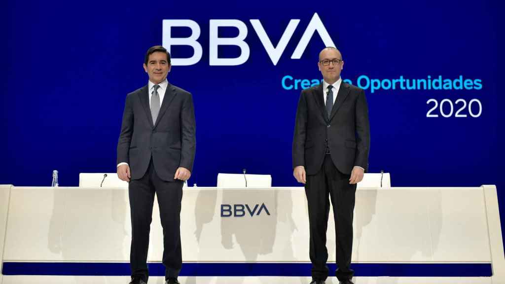 El presidente y el consejero delegado de BBVA, Carlos Torres y Onur Genç