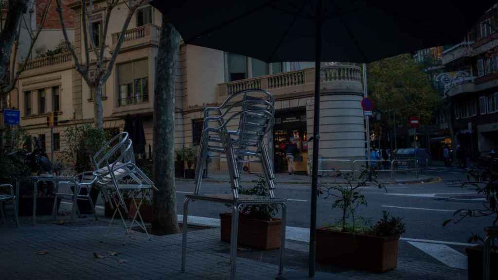 Una terraza de un restaurante cerrada a causa de las restricciones por el Covid /EP