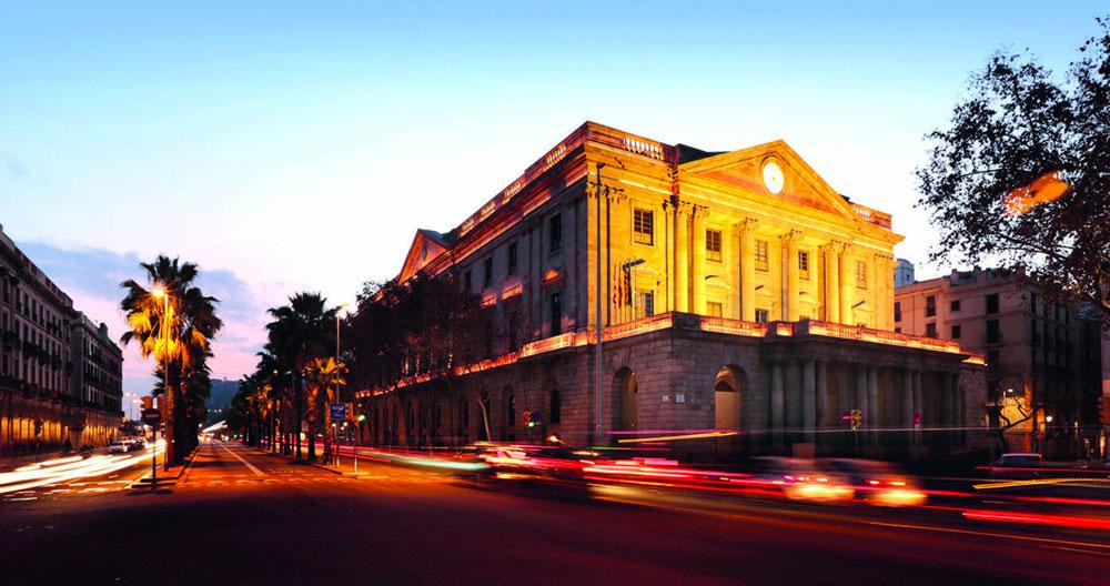 La Casa Llotja de Mar, el edificio histórico de la Cámara de Comercio de Barcelona, la institución cuyas elecciones toman el camino de la impugnación / CG