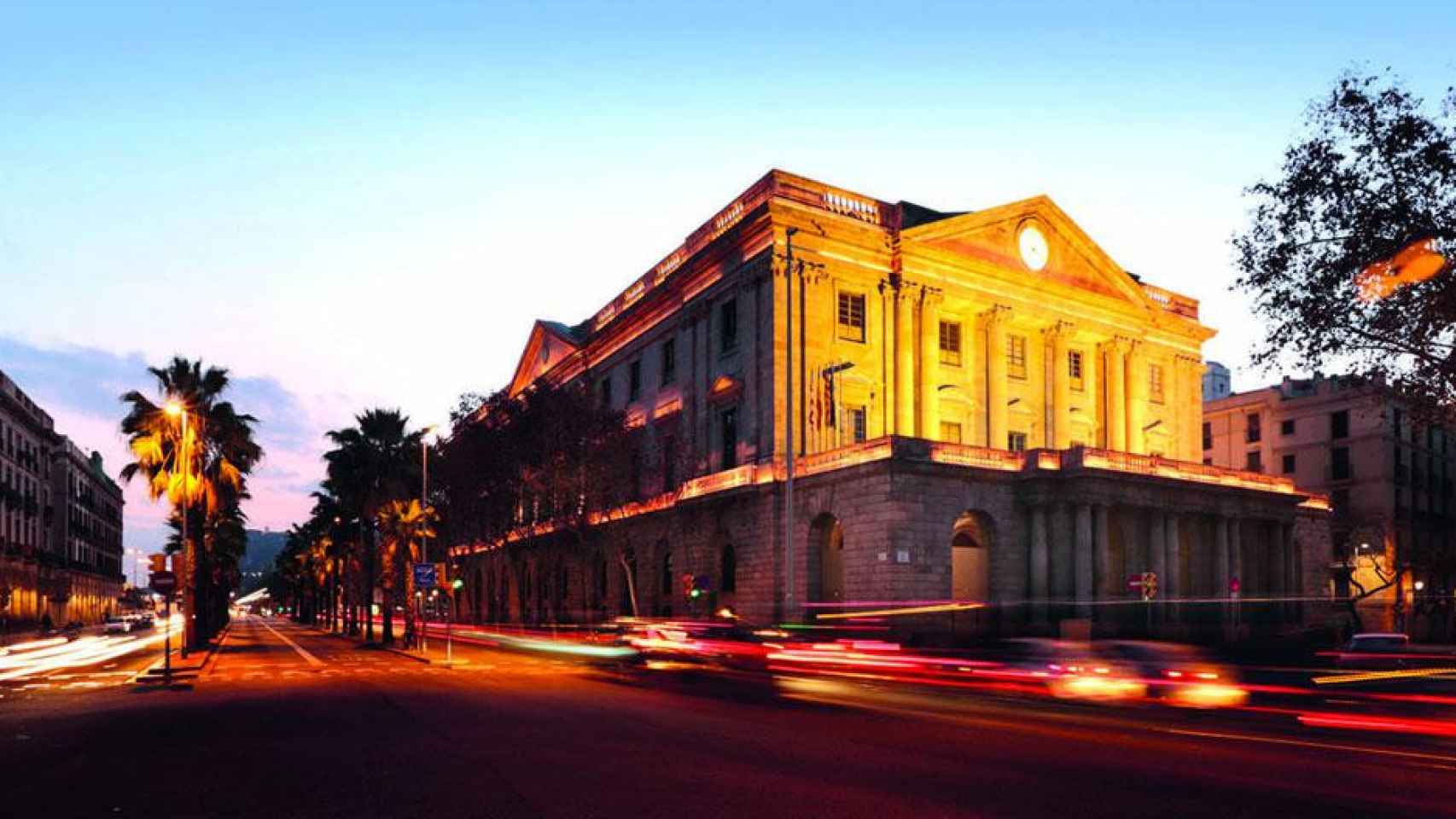 La Casa Llotja de Mar, el edificio histórico de la Cámara de Comercio de Barcelona, la institución cuyas elecciones toman el camino de la impugnación / CG