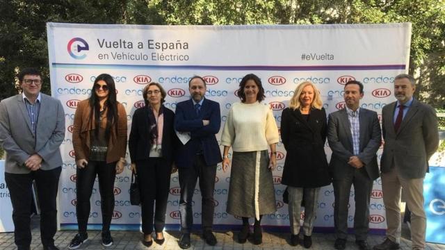Responsables de Endesa anuncian en Barcelona el plan para implantar puntos de recarga para coches eléctricos en las carreteras españolas