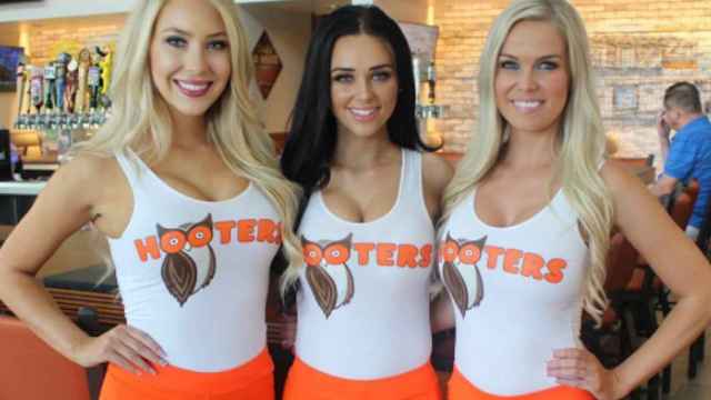 Camareras de la cadena estadounidense Hooters