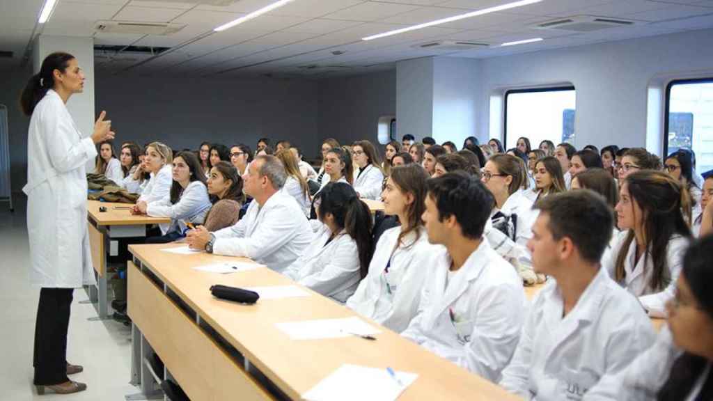 La importancia de la tech transfer. Varios alumnos en el aula de una universidad de Barcelona