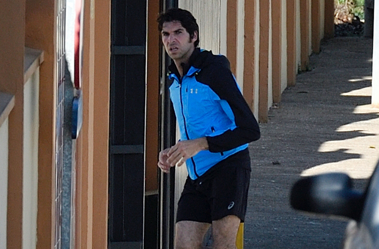 Cayetano Rivera corriendo por las calles de Sevilla / AGENCIAS