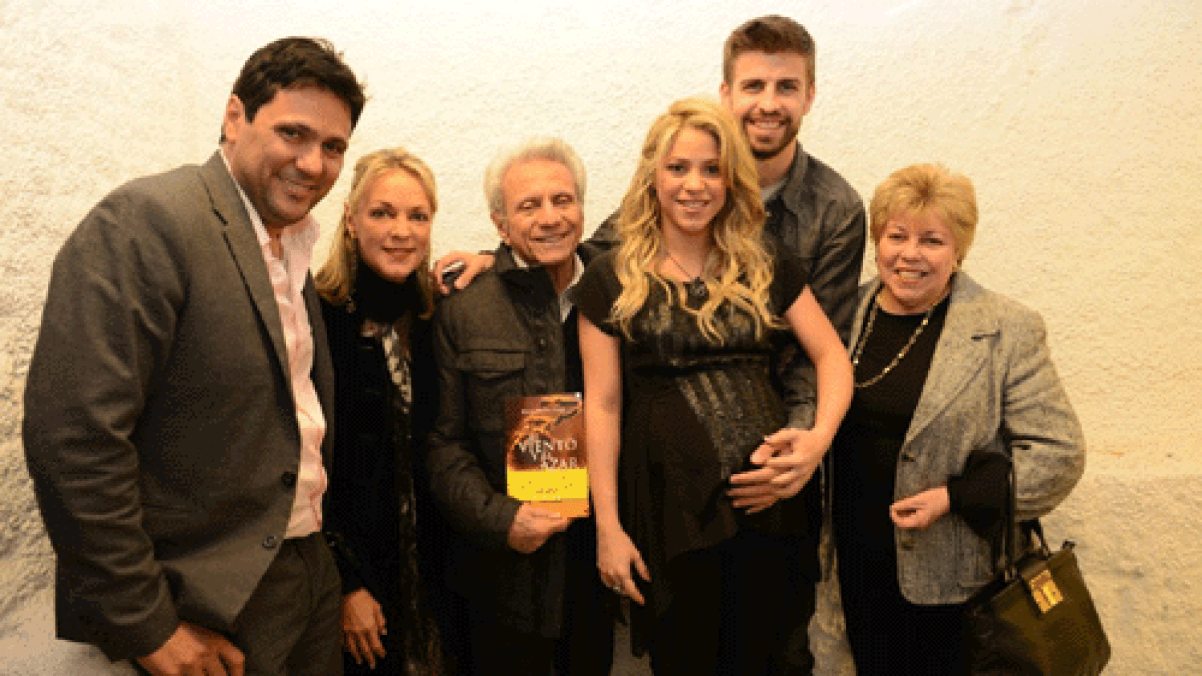 Shakira posa con parte de su familia