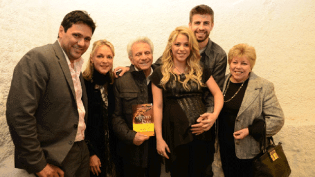 Shakira posa con parte de su familia