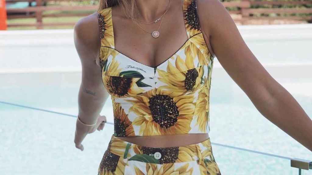 Antonella Roccuzzo luce un vestido de girasoles