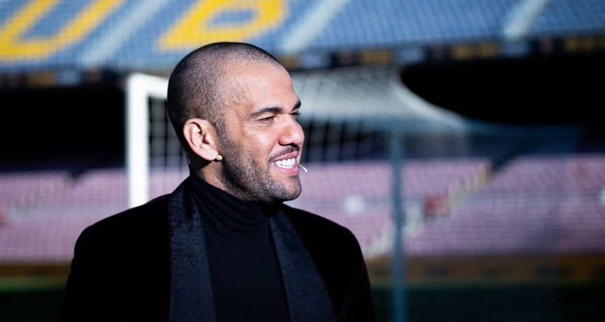 Dani Alves, durante su presentación en el Camp Nou / FCB