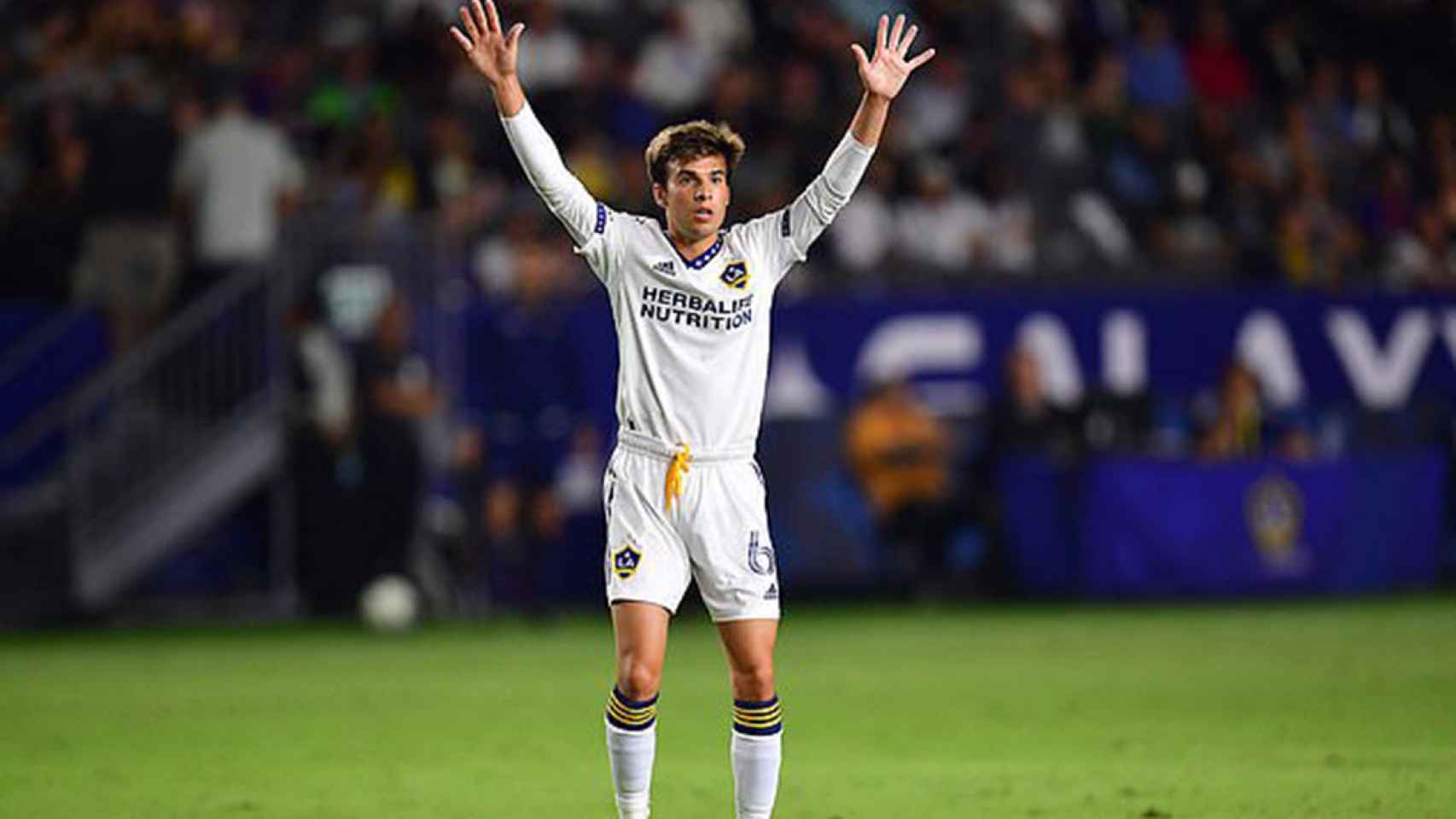 Riqui Puig, durante un partido con Los Angeles Galaxy / REDES