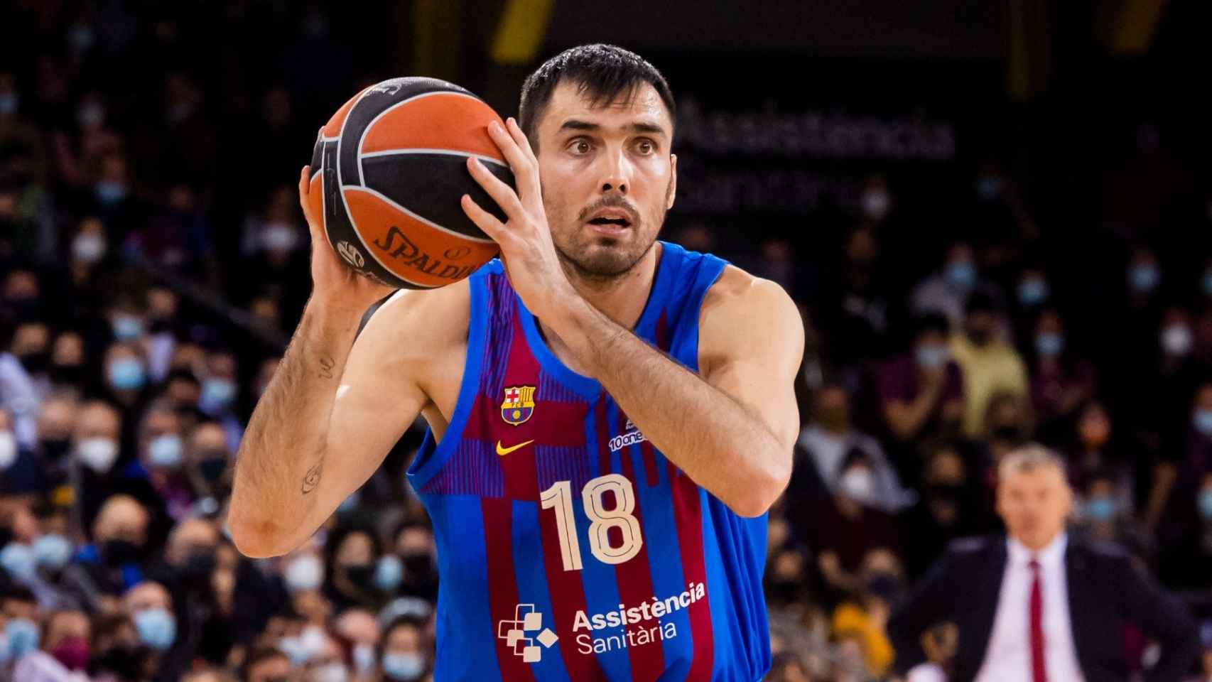 Pierre Oriola, durante un partido con el Barça de Jasikevicius / FCB