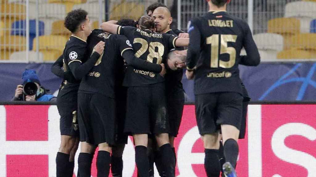 Los jugadores del Barça, celebrando un gol contra el Dinamo de Kiev | EFE