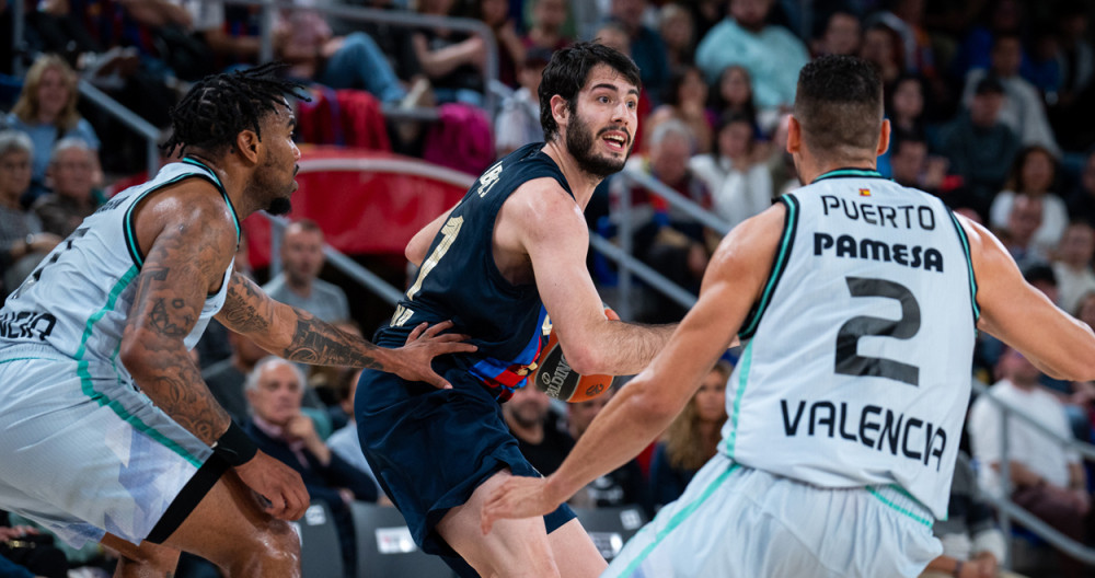 Abrines comanda una jugada en el partido entre Barça y Valencia / FCB