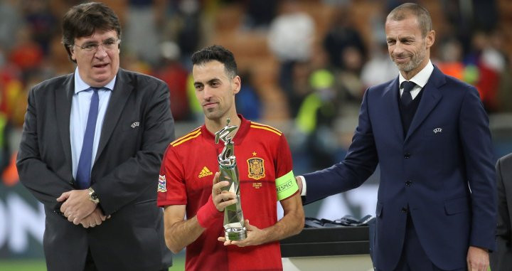 Busquets, nombrado mejor jugador de la UEFA Nations League /EFE