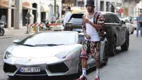 Aubameyang posa al lado de su Lamborghini / REDES