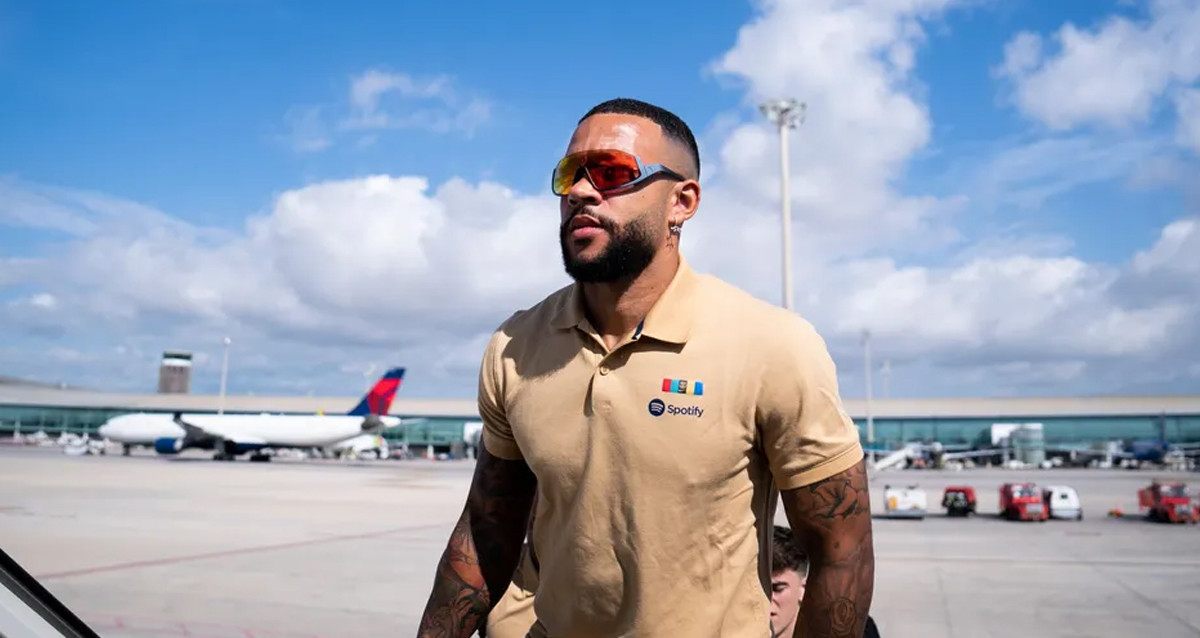 Memphis Depay, durante el viaje del Barça para el partido contra la Real Sociedad / FCB