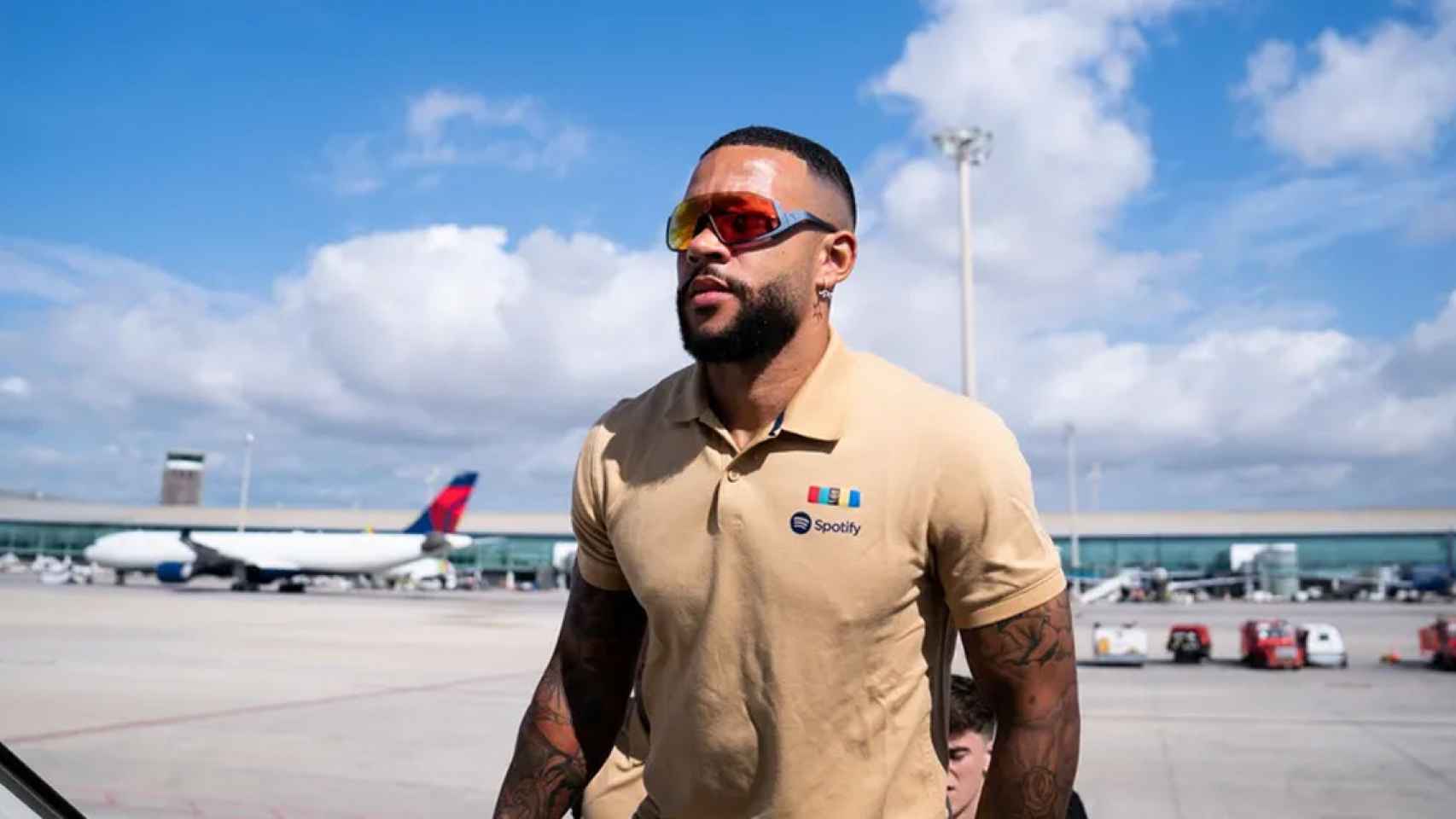 Memphis Depay, durante el viaje del Barça para el partido contra la Real Sociedad / FCB