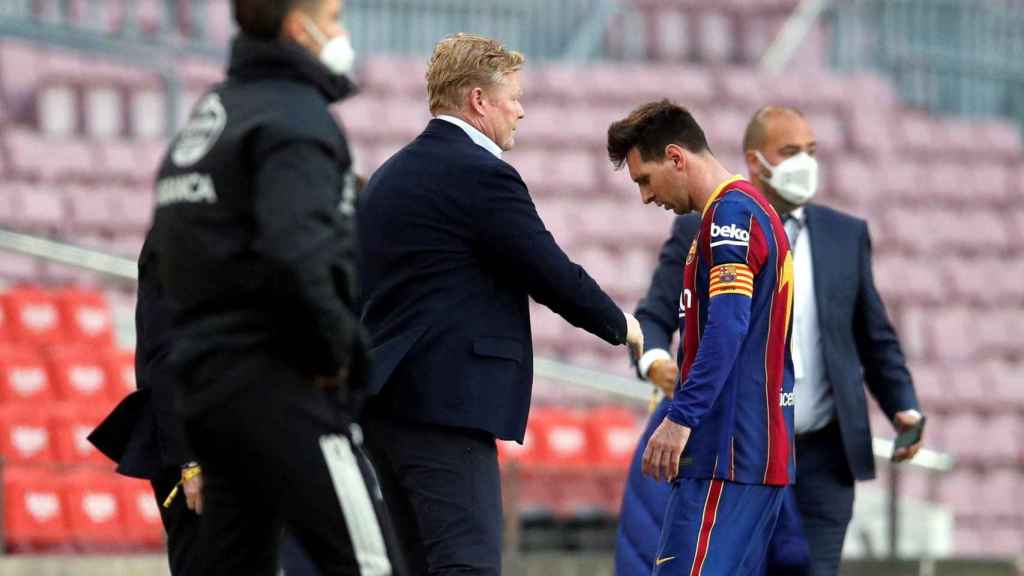 Koeman y Messi, abatidos tras la derrota contra el Celta / EFE