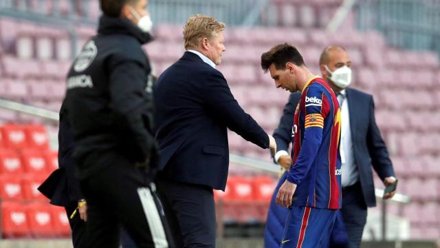 Koeman y Messi, abatidos tras la derrota contra el Celta / EFE
