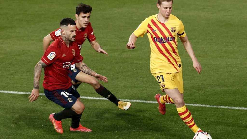 Frenkie de Jong contra Osasuna / EFE