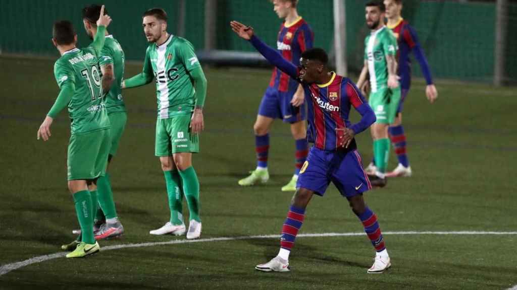 Ilaix Moriba en una acción con el Barça B ante el Cornellà / FC BARCELONA