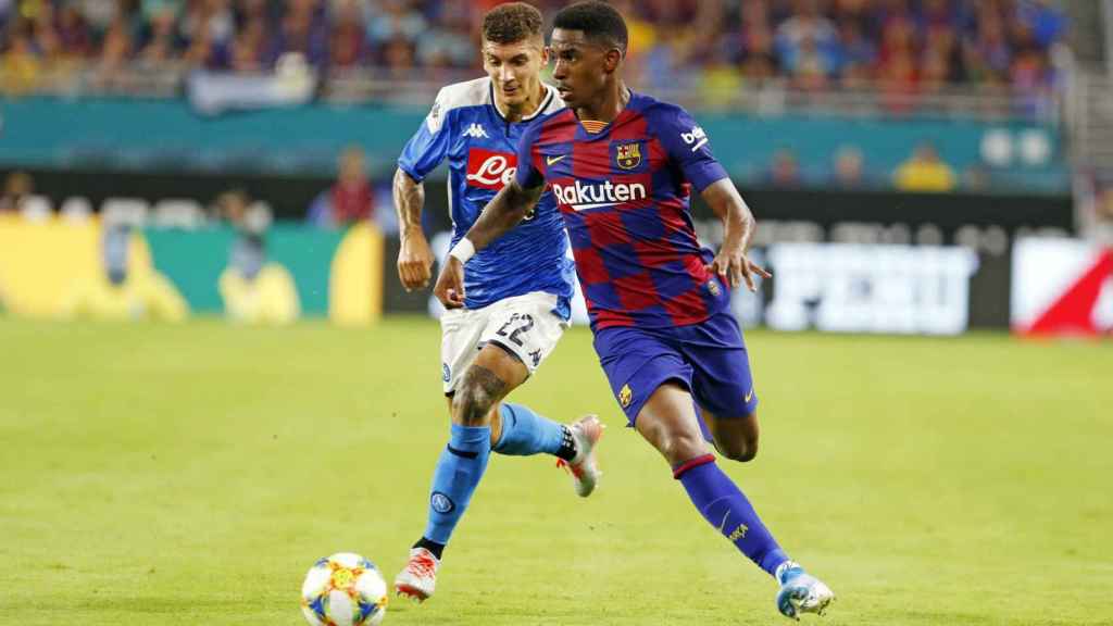 Junior Firpo jugando contra el Nápoles / FC Barcelona