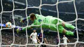 Una foto de Ter Stegen salvando un gol ante el Real Madrid / Instagram