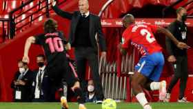 Zidane dirigiendo al Real Madrid contra el Granada / EFE