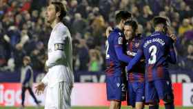 Sergio Ramos contra el Levante la pasada temporada / EFE