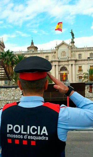 mossos bandera saluda espanola