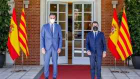 El presidente del Gobierno, Pedro Sánchez (izq.), recibió al de la Generalitat, Pere Aragonès, poco después de los indultos / EP