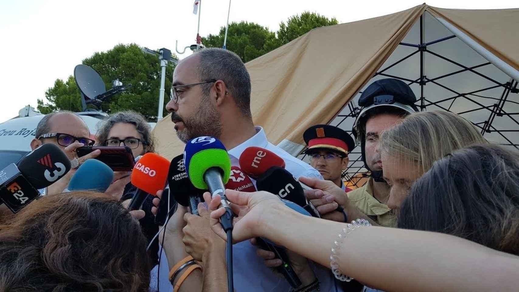 El consejero de Interior, Miquel Buch, atiende a los medios por el incendio del sur de Tarragona / EUROPA PRESS