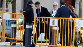 Josep Lluís Trapero, exmayor de los Mossos d'Esquadra, llegando al Tribunal Supremo acompañado de su abogada, Olga Tubau / EFE