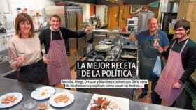 Idoia Mendia, Arnaldo Otegi, Andoni Ortuzar y Lander Martínez brindan mientras preparan una comida navideña / DV