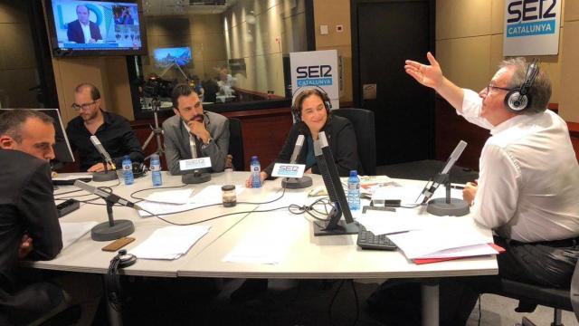 Ada Colau, junto al presidente del Parlament Roger Torrent en SER Cataluña / @AquiCuni